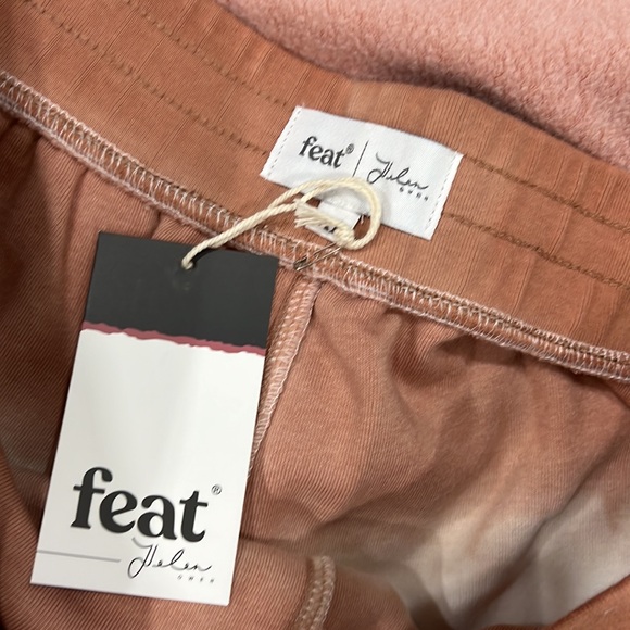 Feat set in Xl cayenne hoodie and short - Picture 6 of 8